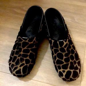 Sanita danish clog giraffe print edition
